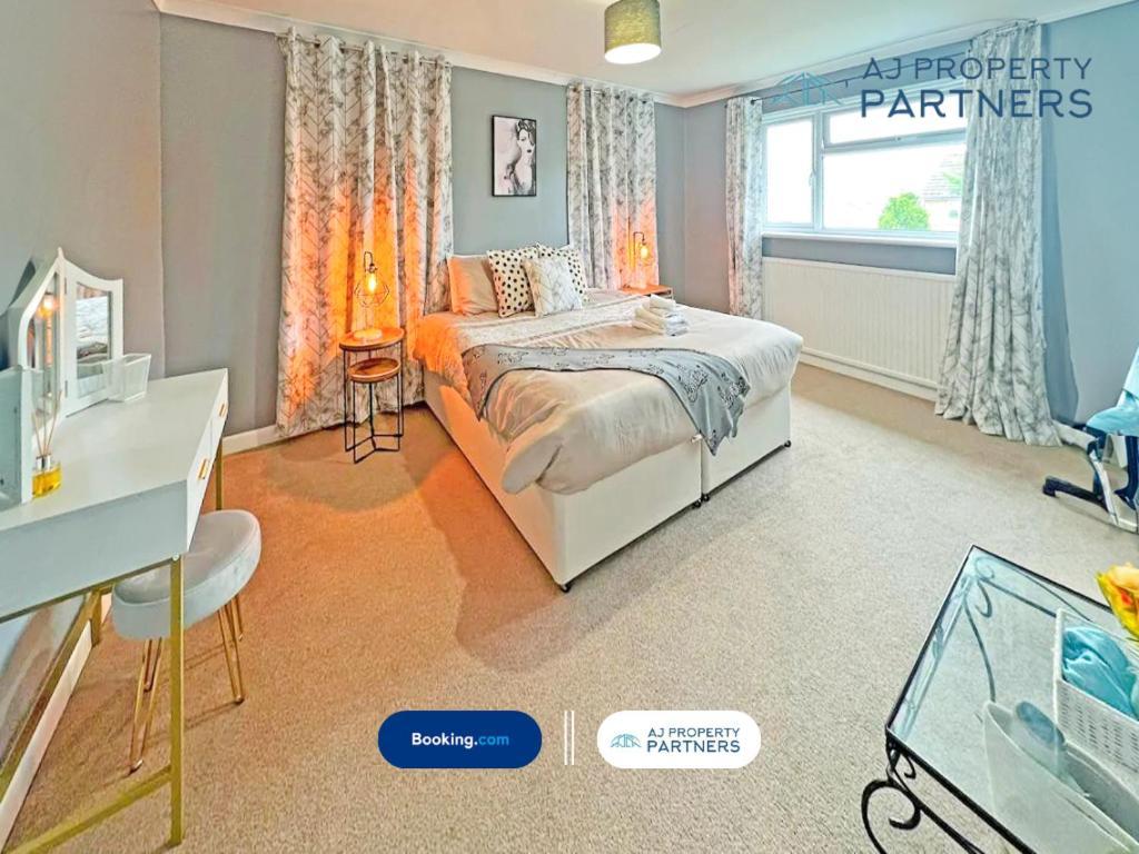 Premium Deal L Hill View Home L Last-Minute Offer L Cheltenham L Aj Properties L Perfect For Short Or Long Stays L 4Beds 4Bedrooms מראה חיצוני תמונה