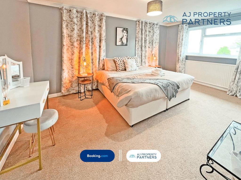 Premium Deal L Hill View Home L Last-Minute Offer L Cheltenham L Aj Properties L Perfect For Short Or Long Stays L 4Beds 4Bedrooms מראה חיצוני תמונה