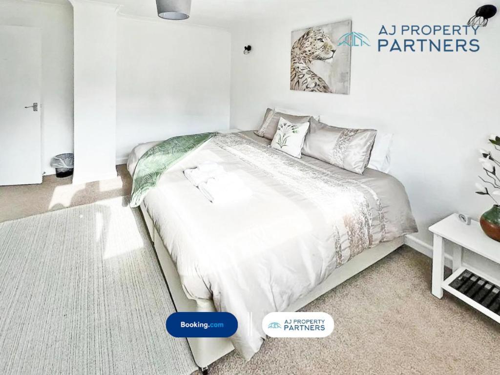 Premium Deal L Hill View Home L Last-Minute Offer L Cheltenham L Aj Properties L Perfect For Short Or Long Stays L 4Beds 4Bedrooms מראה חיצוני תמונה