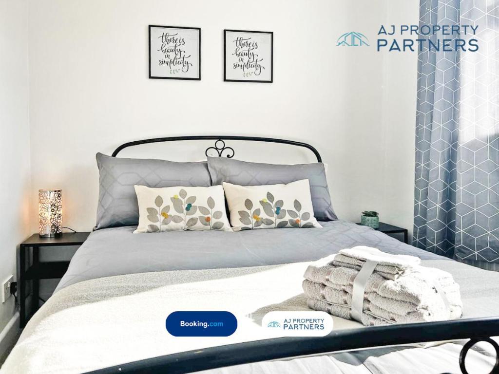 Premium Deal L Hill View Home L Last-Minute Offer L Cheltenham L Aj Properties L Perfect For Short Or Long Stays L 4Beds 4Bedrooms מראה חיצוני תמונה