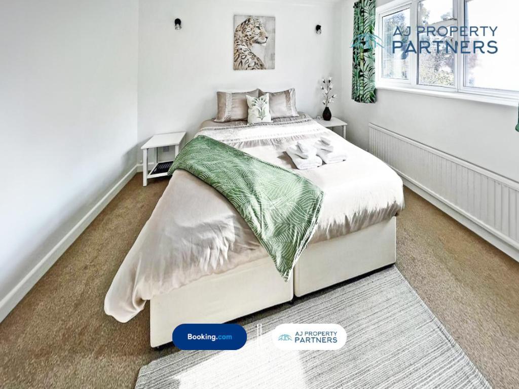 Premium Deal L Hill View Home L Last-Minute Offer L Cheltenham L Aj Properties L Perfect For Short Or Long Stays L 4Beds 4Bedrooms מראה חיצוני תמונה