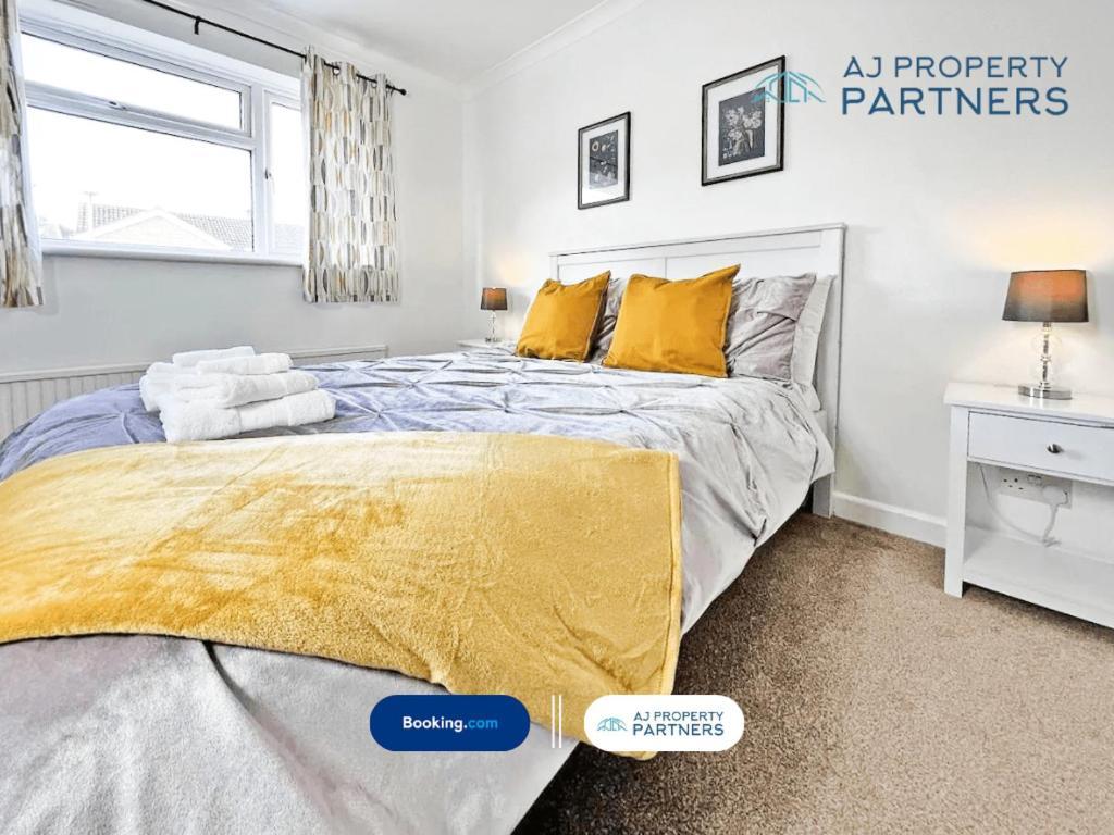 Premium Deal L Hill View Home L Last-Minute Offer L Cheltenham L Aj Properties L Perfect For Short Or Long Stays L 4Beds 4Bedrooms מראה חיצוני תמונה