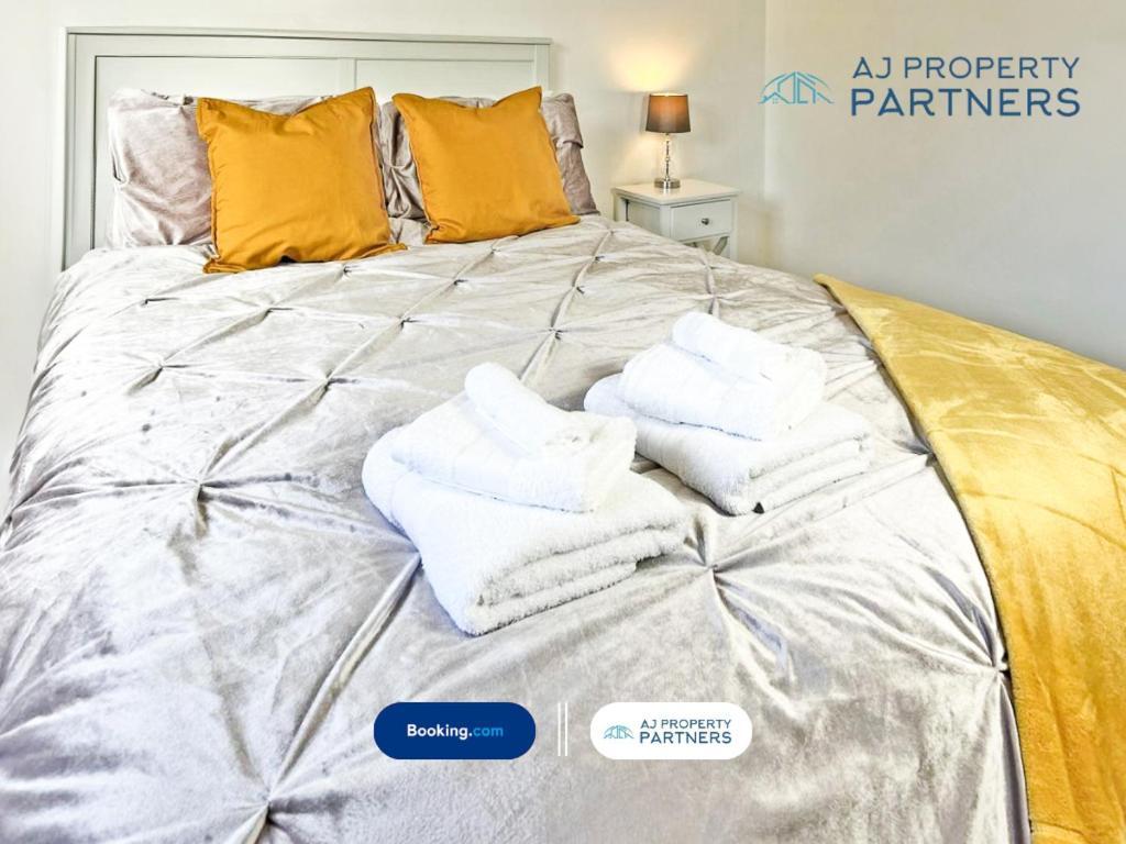 Premium Deal L Hill View Home L Last-Minute Offer L Cheltenham L Aj Properties L Perfect For Short Or Long Stays L 4Beds 4Bedrooms מראה חיצוני תמונה