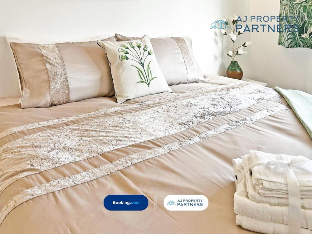 Premium Deal L Hill View Home L Last-Minute Offer L Cheltenham L Aj Properties L Perfect For Short Or Long Stays L 4Beds 4Bedrooms מראה חיצוני תמונה
