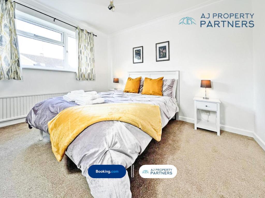 Premium Deal L Hill View Home L Last-Minute Offer L Cheltenham L Aj Properties L Perfect For Short Or Long Stays L 4Beds 4Bedrooms מראה חיצוני תמונה